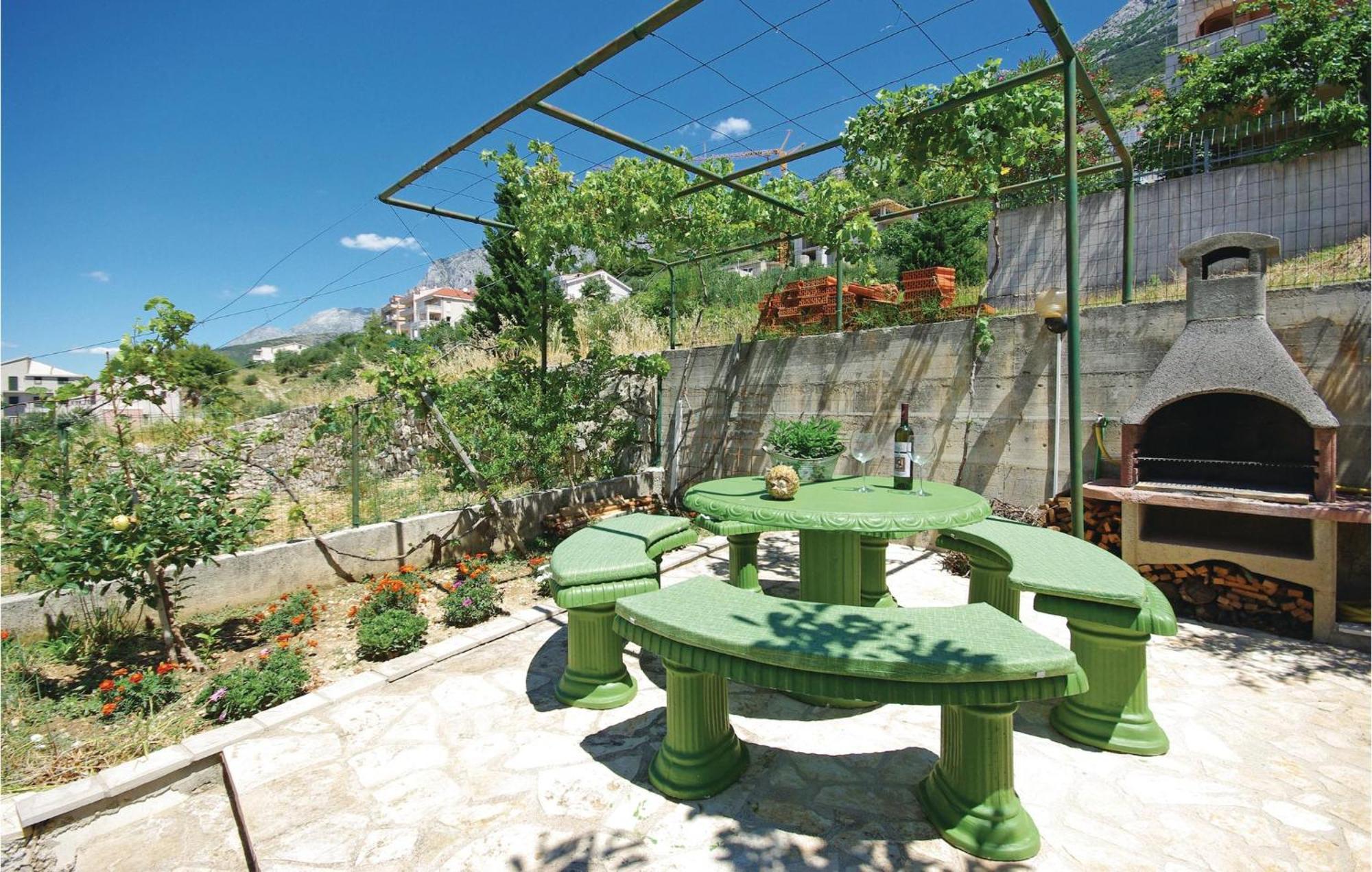 2 Bedroom Awesome In Makarska
