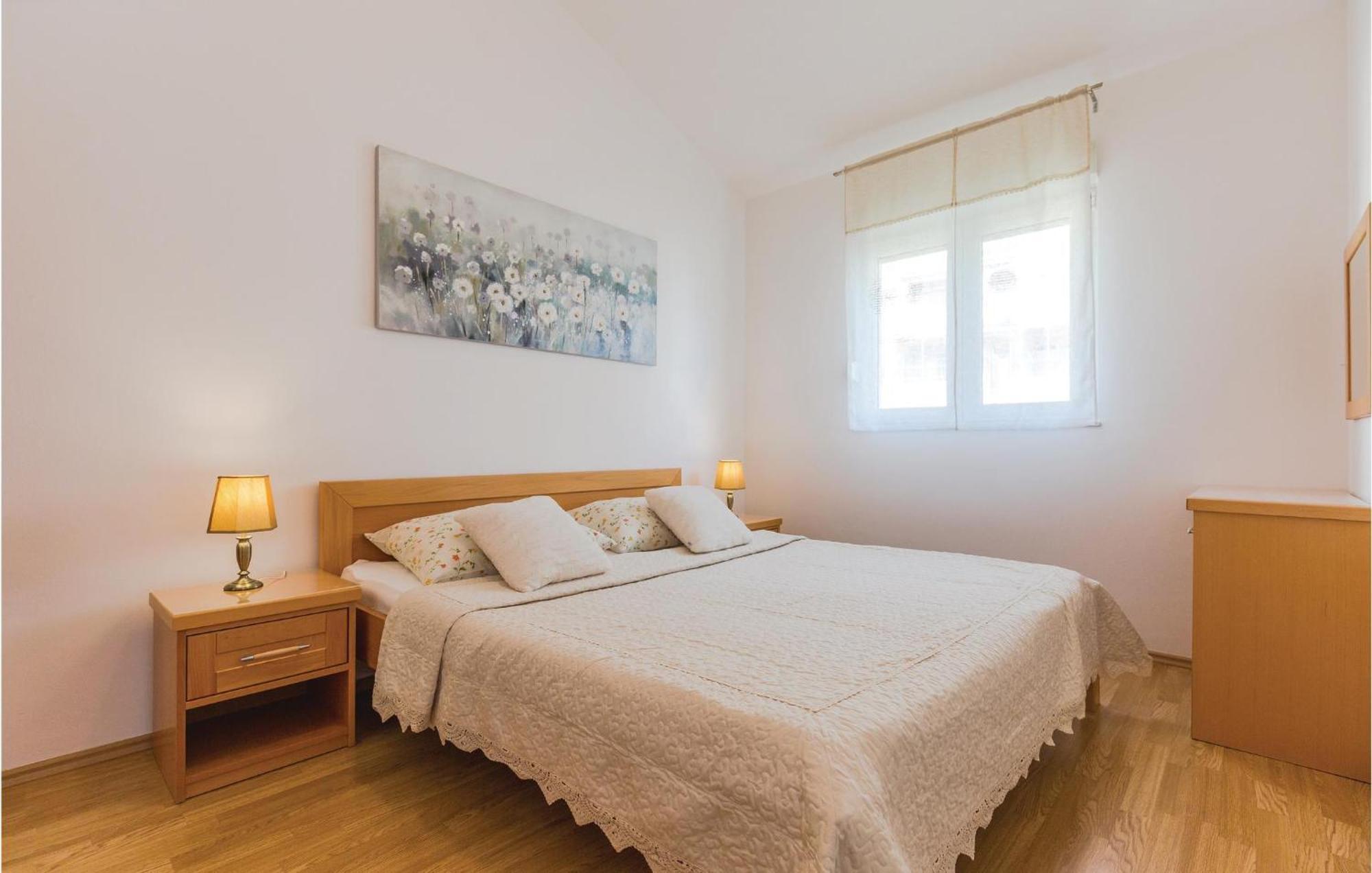2 Bedroom Awesome In * Makarska