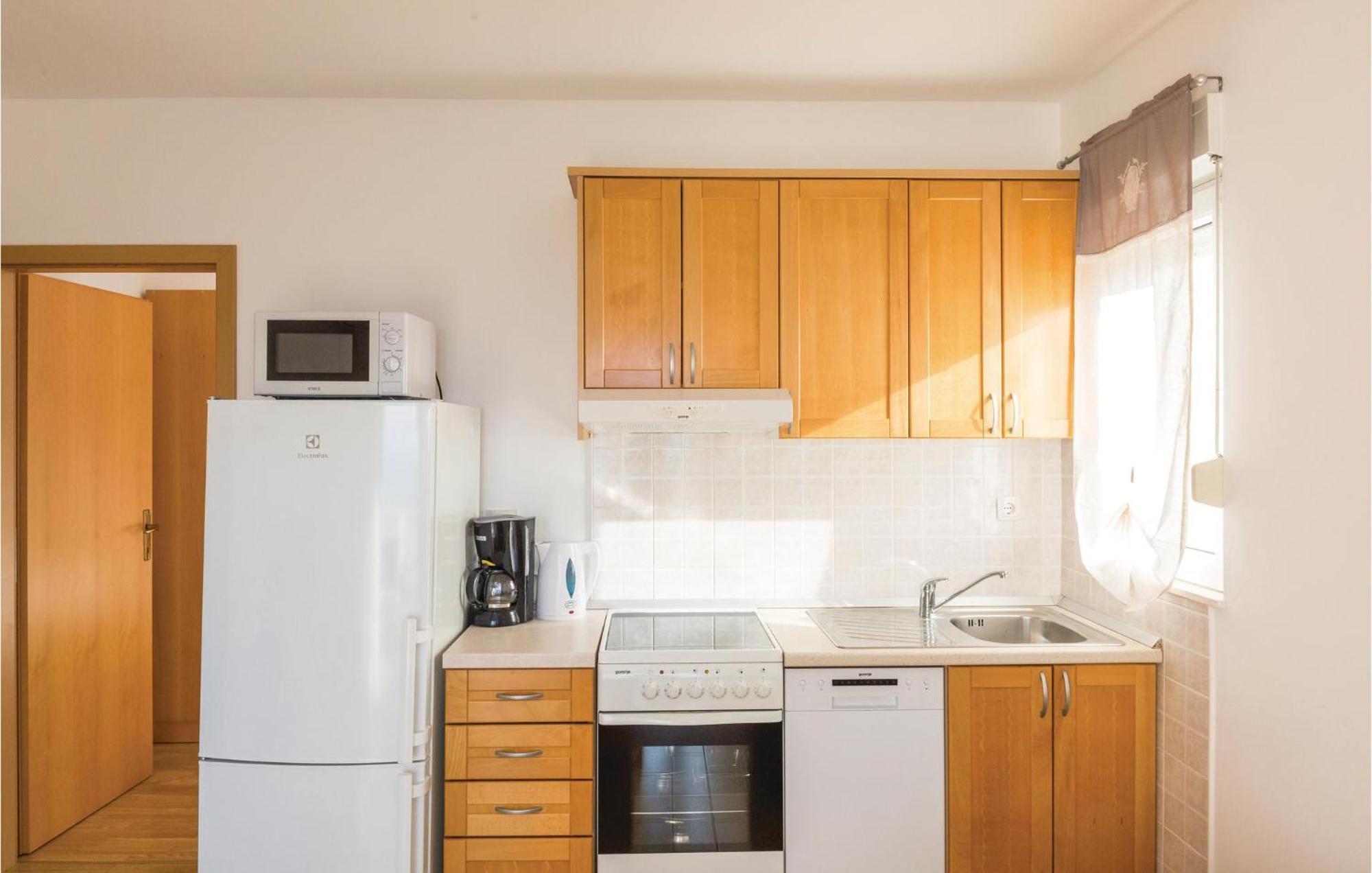 2 Bedroom Awesome In *