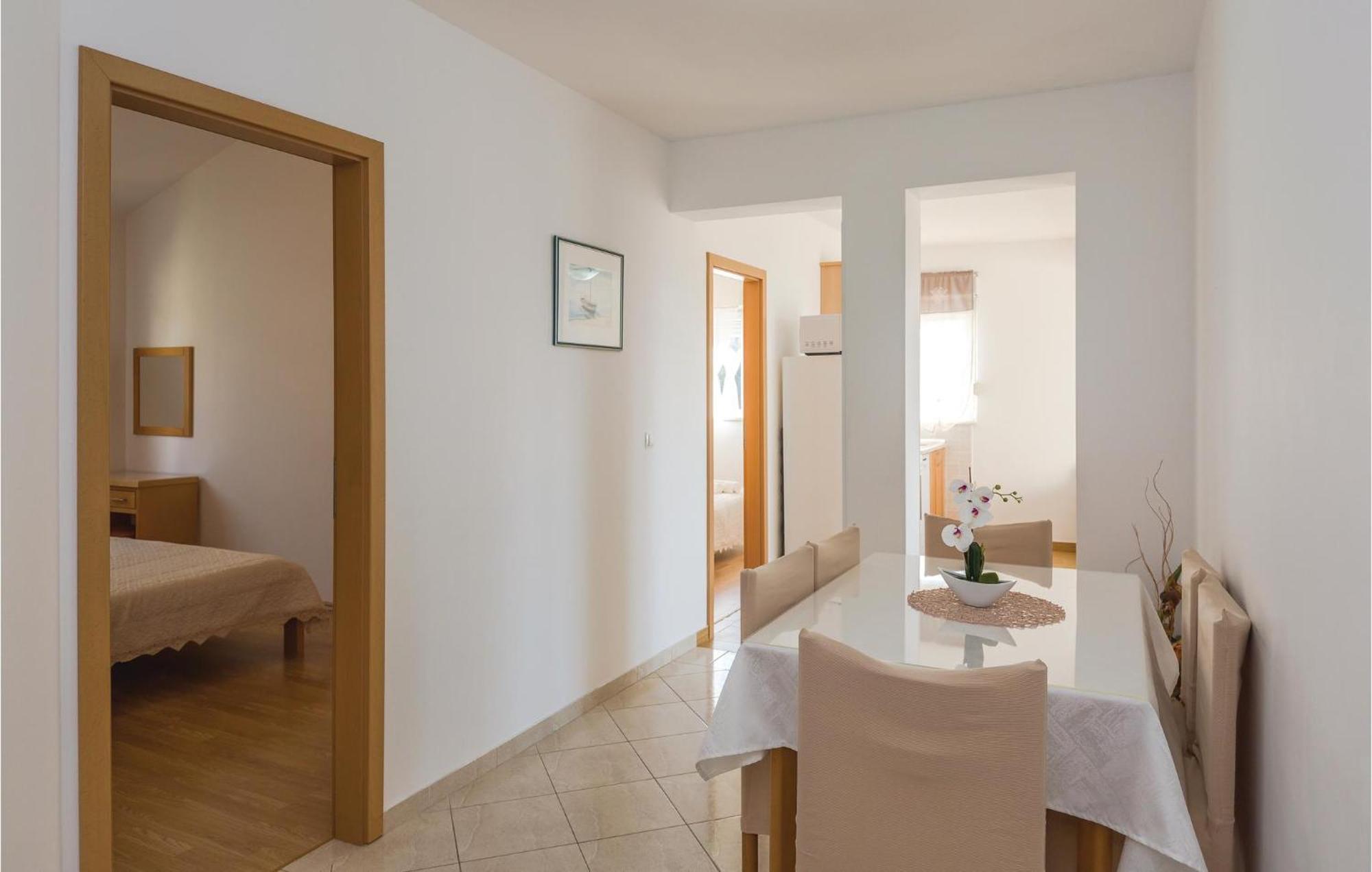 Apartment 2 Bedroom Awesome In Makarska