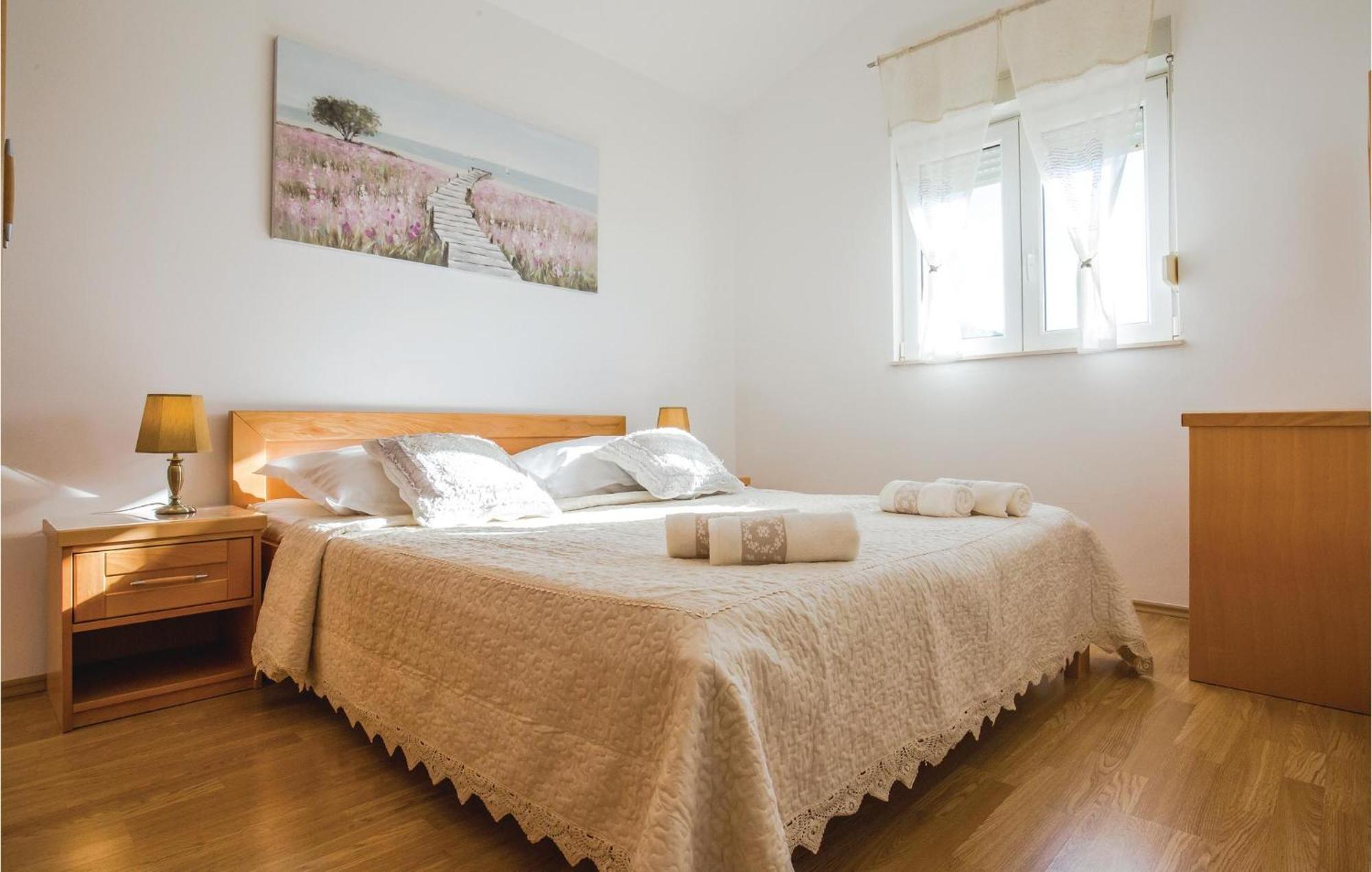 2 Bedroom Awesome In Apartment