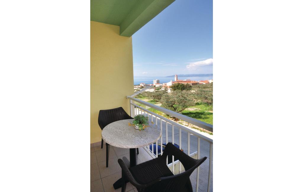 2 Bedroom Awesome In Apartment Makarska