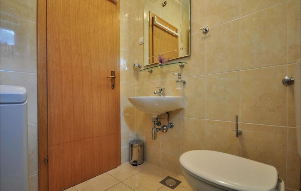 Apartment 2 Bedroom Awesome In